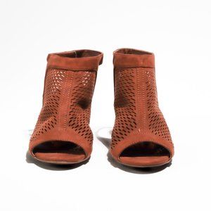Women's Block Heel Shootie perforated Vegan Suede